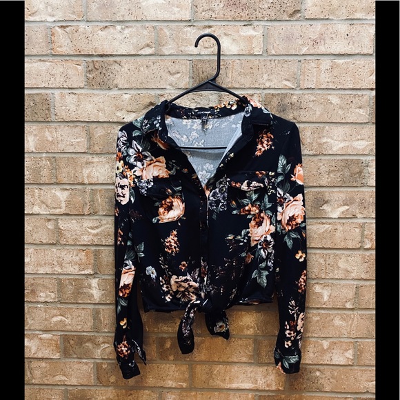 Floral cropped tie front top - Picture 4 of 6